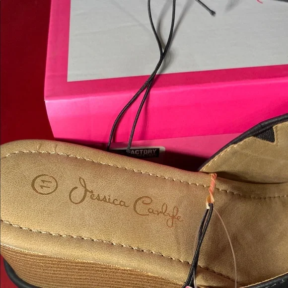 Covered Wedge in Black - Picture 3 of 7